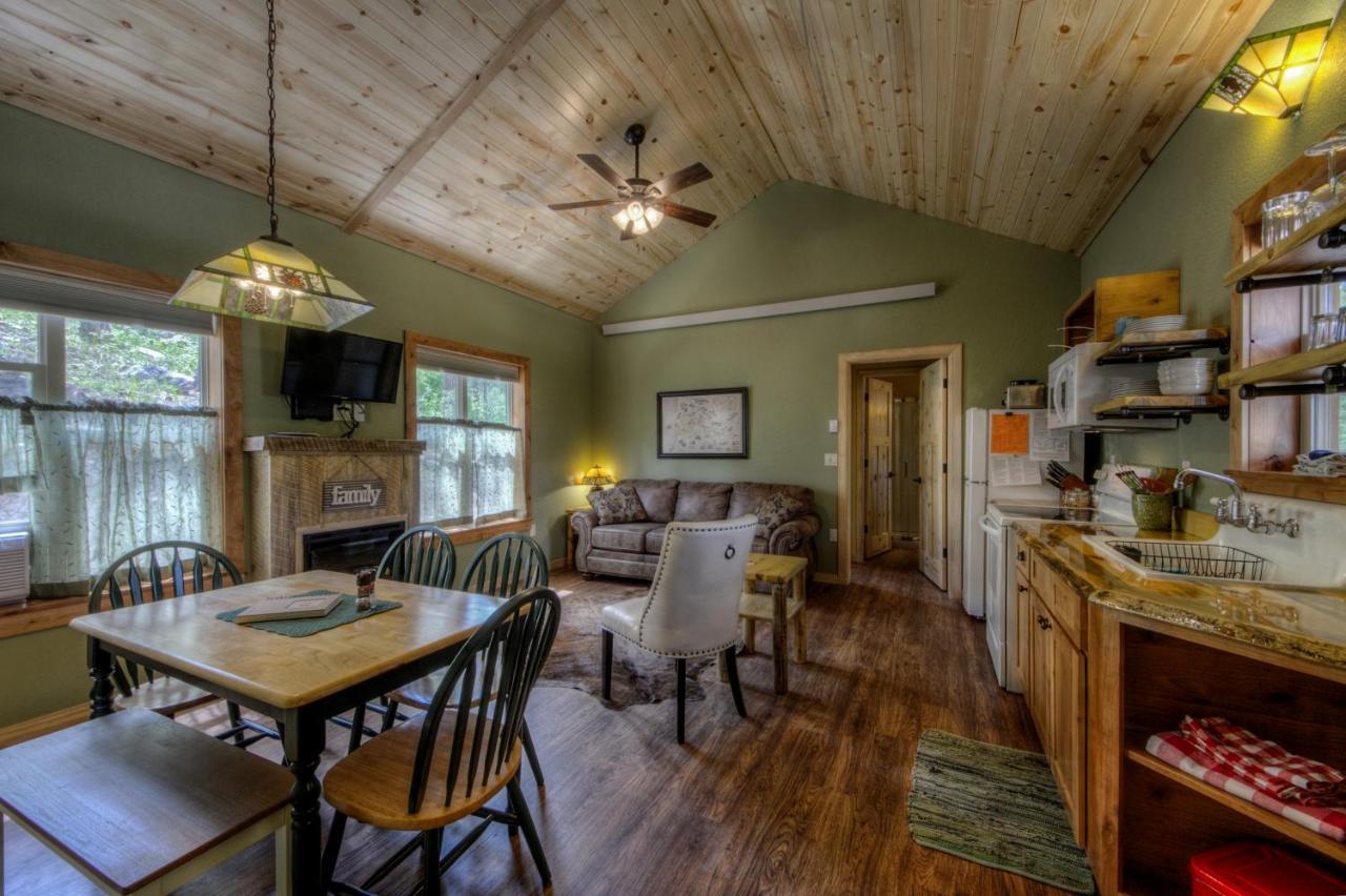 Villa Yak Ridge Cabins And Farmstead By Mount Rushmore Keystone Exterior foto